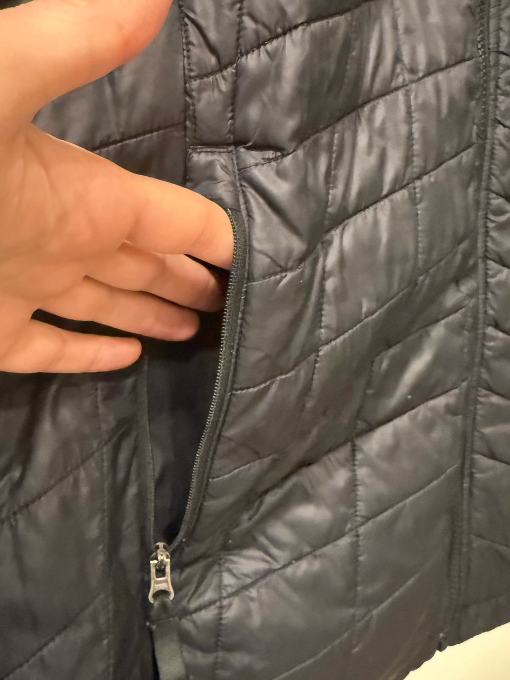 The North Face | Black Quilted Puffer Jacket | Kids XL Fits Women's M/L - Picture 7 of 15